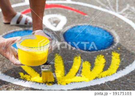 painting playground. 39175103