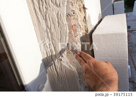 Breaking plaster during the reconstruction  39175115