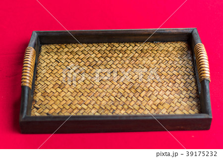 Empty wicker basket 39175232