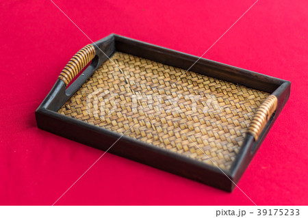 Empty wicker basket Empty wicker basket 39175233