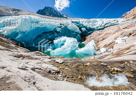 Water flows under the Aletsch glacier, which melts 39176042