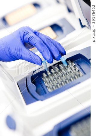 Scientist with DNA copying, Real-time cycler angle 39176452