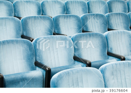Empty blue chairs in a conference room 39176604