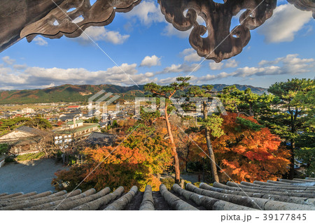 秋の丸岡城の天守からみた風景 39177845