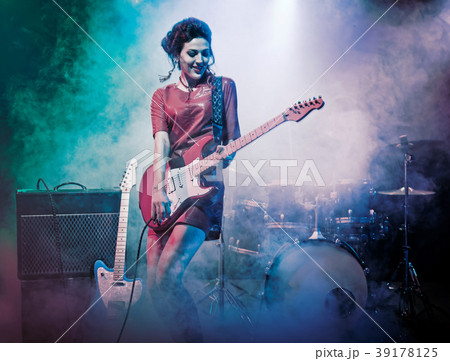 Performance of the rock band. 39178125