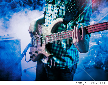 Performance of the rock band. 39178141