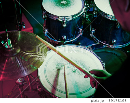 Performance of the rock band. 39178163