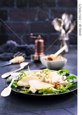 pear with cheese pear with cheese 39178425