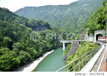 大井川沿いを行く 大井川鉄道あぷとライン 39178528