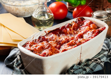 Hot tasty lasagna with spinach 39179413