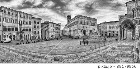 View of Piazza IV Novembre, Perugia, Italy View of Piazza IV Novembre, Perugia, Italy 39179956