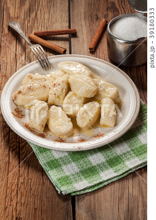 Tasty homemade noodles. 39180333