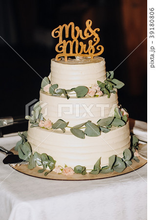 wedding cake three tiers decorated 39180806