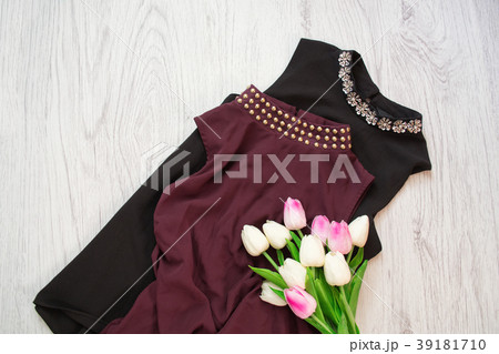 Black and burgundy blouse, bouquet of tulips Black and burgundy blouse, bouquet of tulips 39181710