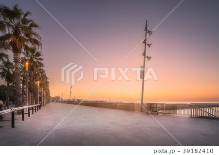 Promenade on Barceloneta Beach in Barcelona 39182410