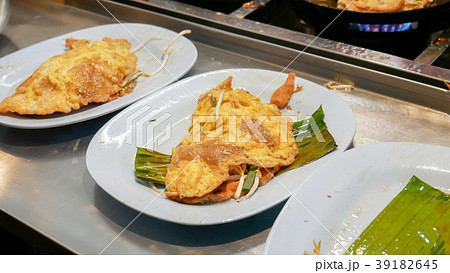Crisp fried mussel pancakes in dish, Thai food 39182645
