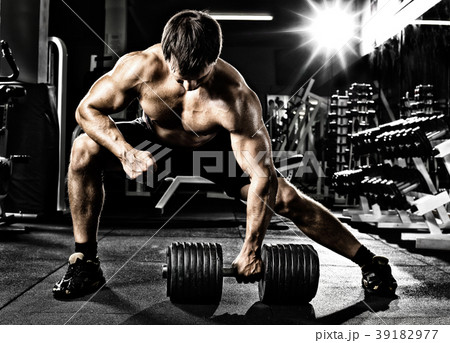 bodybuilder 39182977