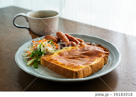 トースト 朝食 ランチ 39183018