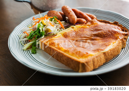 トースト 朝食 ランチ 39183020