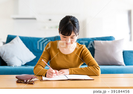 女性 学生 主婦 39184456