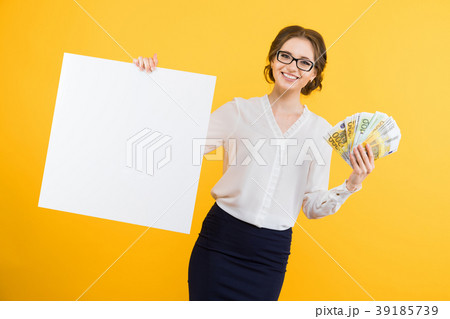 Portrait of confident beautiful young business 39185739