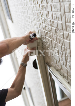 installation of an air conditioner 39186232