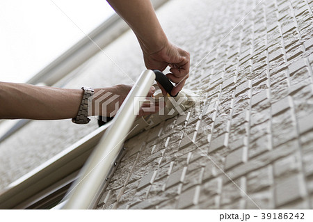 installation of an air conditioner installation of an air conditioner 39186242