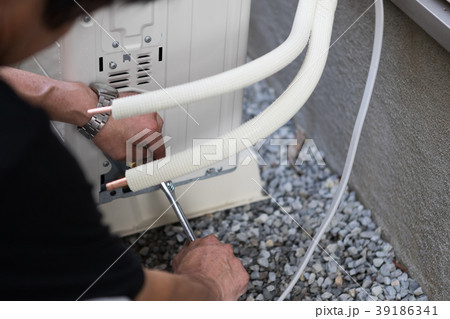 installation of an air conditioner 39186341