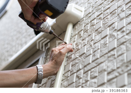 installation of an air conditioner 39186363