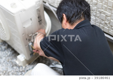 installation of an air conditioner installation of an air conditioner 39186461