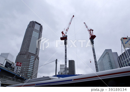 渋谷再開発 渋谷駅西口 雨空の下で進む建設工事 2018.03 a 渋谷再開発 渋谷駅西口 雨空の下で進む建設工事 2018.03 a 39189134