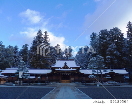 多賀大社 社 雪景色 39189564