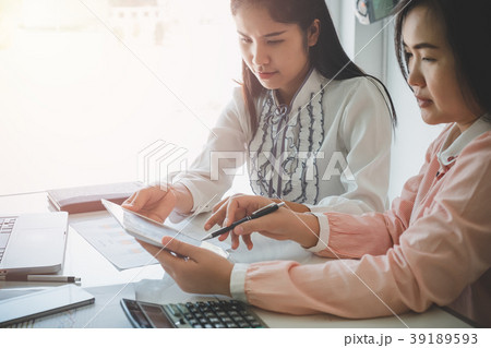 Image of two young business women 39189593