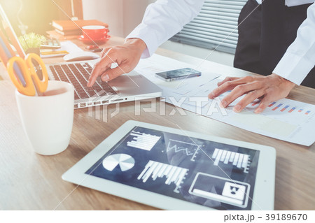 Businessman analyzing investment chart Businessman analyzing investment chart 39189670