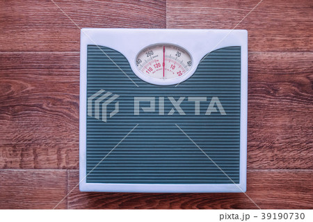 Floor scales gray and white on the wooden floor 39190730