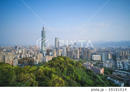朝の台北都市風景 39191014