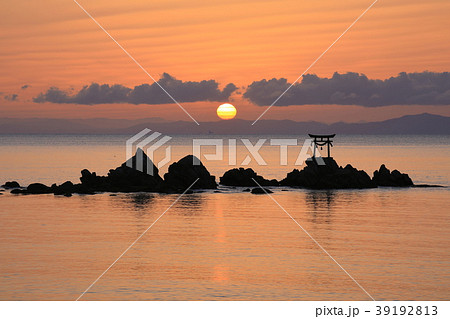 日の出の海（奈多八幡宮） 39192813