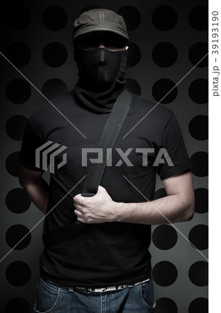 portrinstrumait of a guitarist at dark background portrinstrumait of a guitarist at dark background 39193190