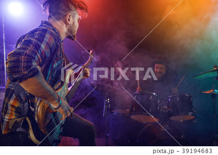 The musician plays an acoustic guitar. Scene The musician plays an acoustic guitar. Scene 39194683