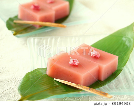 桜水ようかん　笹の葉アレンジ　ガラスプレート　（横位置） 39194938