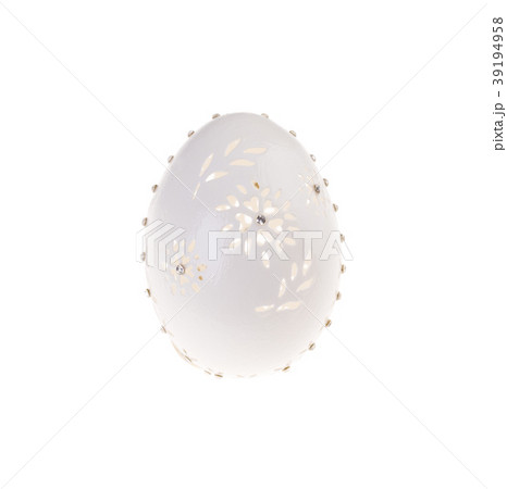 Easter hen's egg with carving. Easter hen's egg with carving. 39194958