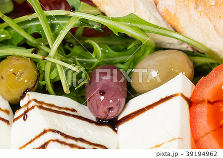 Starter platter with mozzarella and olives. 39194962