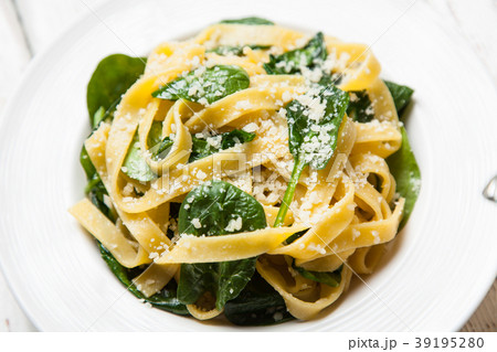 Spinach tagliatelle pasta Spinach tagliatelle pasta 39195280