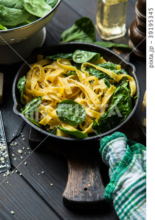 Spinach tagliatelle pasta Spinach tagliatelle pasta 39195345