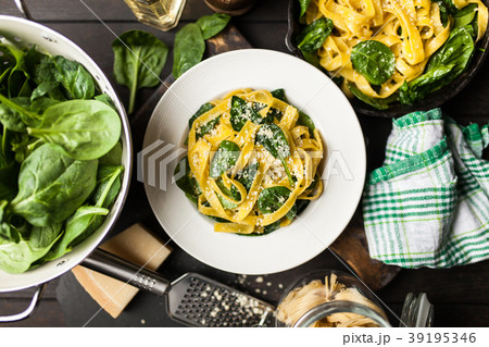 Spinach tagliatelle pasta Spinach tagliatelle pasta 39195346