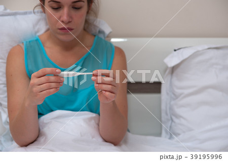 The concept of sick and tired people 39195996