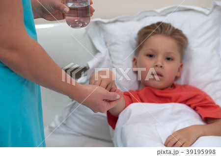 The concept of sick and tired people 39195998