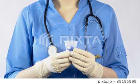 Nurse holding pills dose for ill patient, pain 39195999