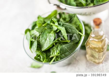 Baby spinach leaves Baby spinach leaves 39196549