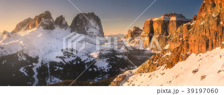 Mountain landscape and spine covered with snow Mountain landscape and spine covered with snow 39197060